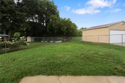 Exterior - 1504 S Pollard Ave, Independence, MO 64055 photo 3 of 5