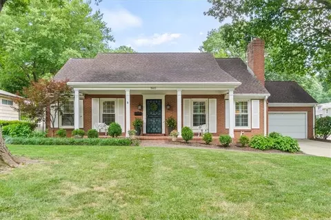 8611 Belleview Ave, Kansas City, MO 64114