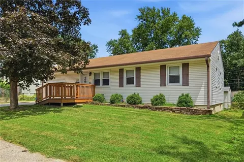 Exterior - 4009 S Spring St, Independence, MO 64055 photo 2 of 10