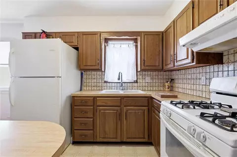 Kitchen - 4009 S Spring St, Independence, MO 64055 photo 2 of 3