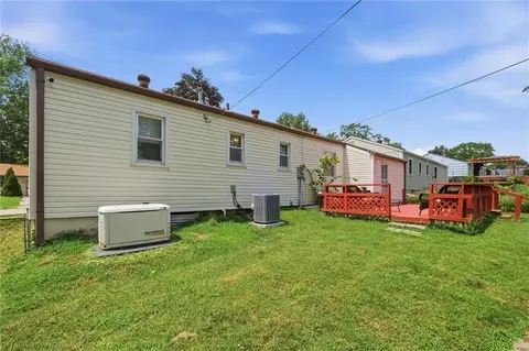 Exterior - 4009 S Spring St, Independence, MO 64055 photo 7 of 10