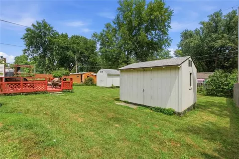 Exterior - 4009 S Spring St, Independence, MO 64055 photo 8 of 10