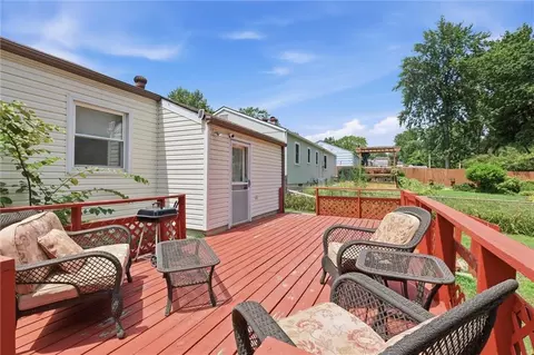 Exterior - 4009 S Spring St, Independence, MO 64055 photo 4 of 10