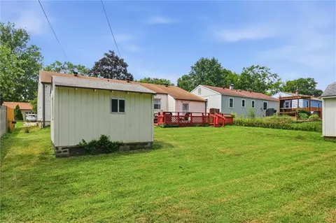 Exterior - 4009 S Spring St, Independence, MO 64055 photo 9 of 10