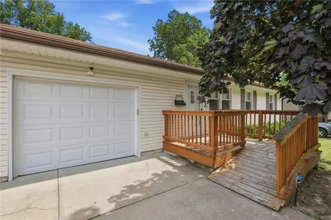 Exterior - 4009 S Spring St, Independence, MO 64055 photo 3 of 10