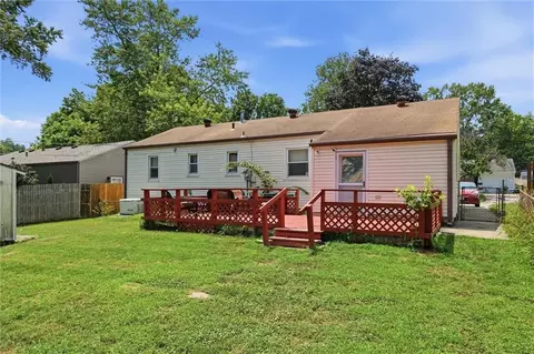 Exterior - 4009 S Spring St, Independence, MO 64055 photo 6 of 10