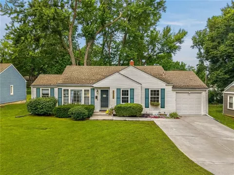 8326 Madison Ave, Kansas City, MO 64114