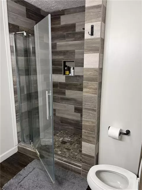 Bath - 148 SW 301 Rd, Centerview, MO 64019 photo 2 of 4