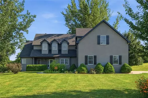17891 Highview Rd, Tonganoxie, KS 66086