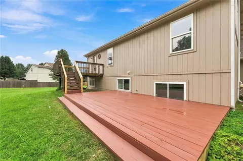Exterior - 611 Timber Crest Ct, Raymore, MO 64083 photo 7 of 8