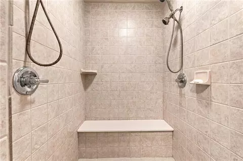Bath - 611 Timber Crest Ct, Raymore, MO 64083 photo 4 of 5