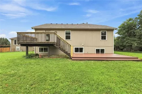 Exterior - 611 Timber Crest Ct, Raymore, MO 64083 photo 6 of 8