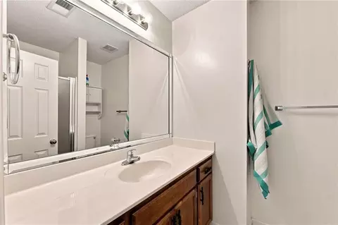 Bath - 611 Timber Crest Ct, Raymore, MO 64083 photo 5 of 5