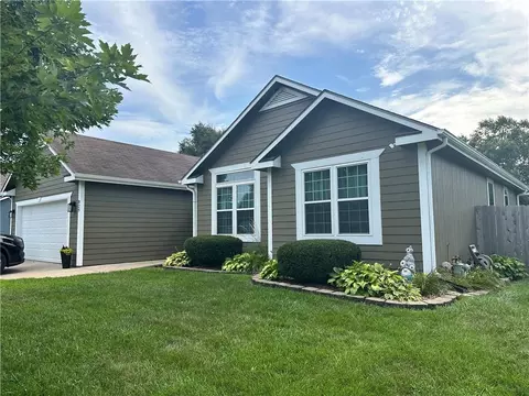 829 E 12th St, Eudora, KS 66025