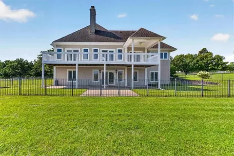 Exterior - 1328 E Walnut St, Raymore, MO 64083 photo 3 of 9