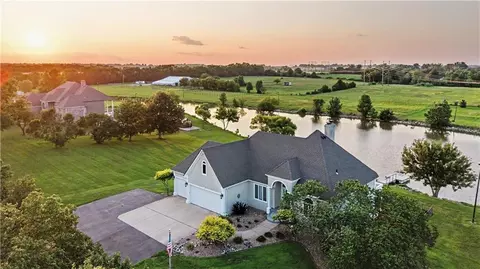 View/Area - 1328 E Walnut St, Raymore, MO 64083 photo 2 of 6
