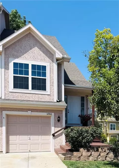 13744 Grove Ave, Bonner Springs, KS 66012