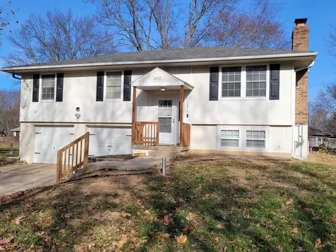 2812 SW 3rd St Ter, Blue Springs, MO 64014