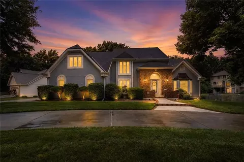6914 N Bellefontaine Ave, Gladstone, MO 64119