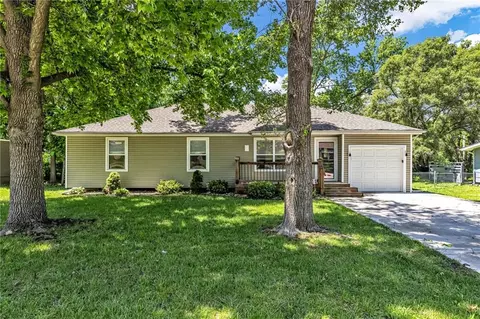 5702 N Highland Ave, Kansas City, MO 64118