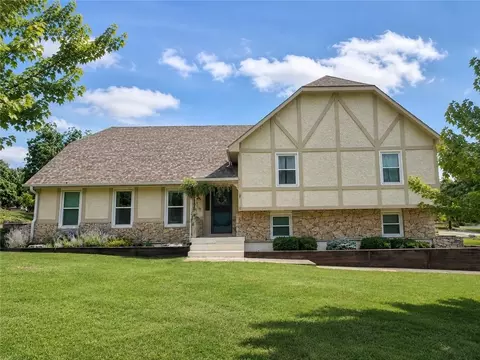 1100 SW 44th St, Blue Springs, MO 64015