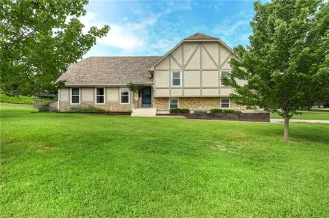 1100 SW 44th St, Blue Springs, MO 64015