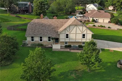 1100 SW 44th St, Blue Springs, MO 64015