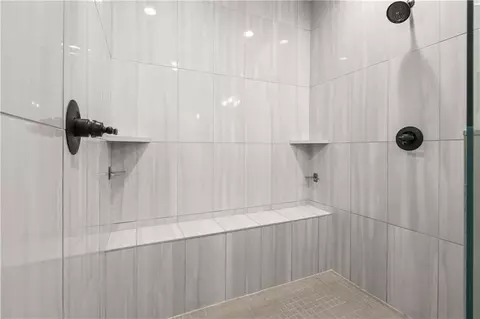 Bath - 819 Old Paint Rd, Raymore, MO 64083 photo 2 of 4