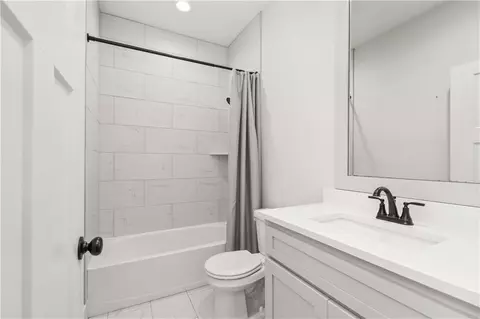 Bath - 819 Old Paint Rd, Raymore, MO 64083 photo 3 of 4