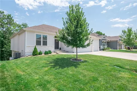 Exterior - 819 Old Paint Rd, Raymore, MO 64083 photo 2 of 7