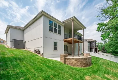 Exterior - 819 Old Paint Rd, Raymore, MO 64083 photo 7 of 7