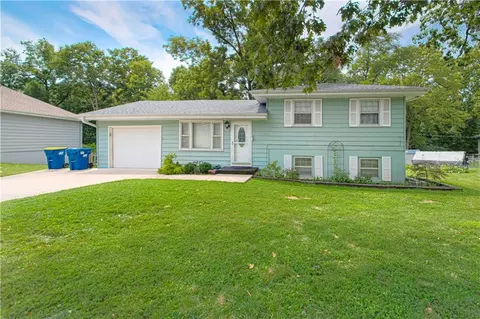 820 S Main St, Liberty, MO 64068