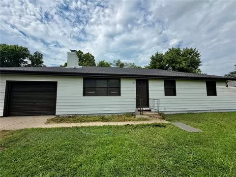 502 Jennifer Ln, Garden City, MO 64747