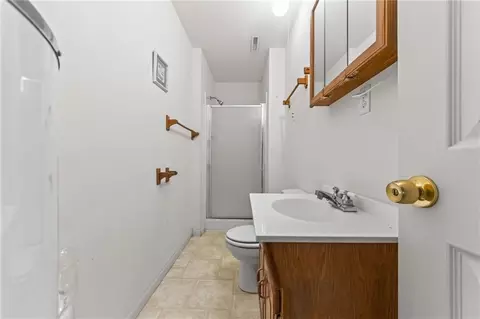Bath - 413 Elm St, Polo, MO 64671 photo 3 of 3
