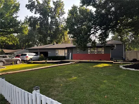 7912 Overton Dr, Kansas City, MO 64138