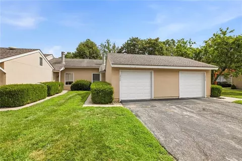 12735 W 109th St, Overland Park, KS 66210