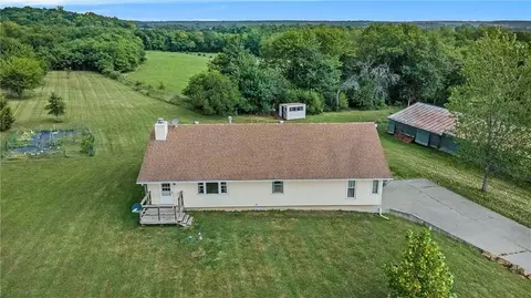 22248 Mcintyre Rd, Leavenworth, KS 66048