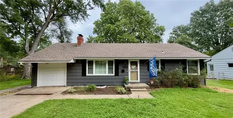 6814 W 73rd St, Overland Park, KS 66204