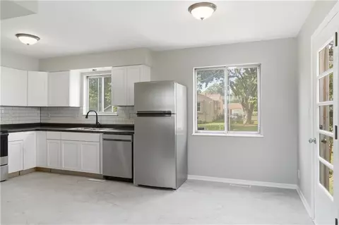 Kitchen - 16104 E 32nd St, Independence, MO 64055 photo 2 of 3
