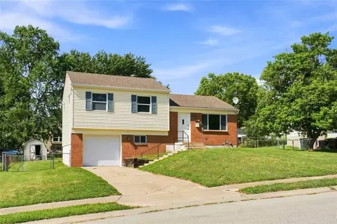 Exterior - 16104 E 32nd St, Independence, MO 64055 photo 2 of 4