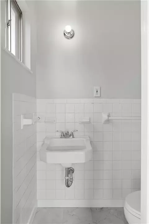 Bath - 16104 E 32nd St, Independence, MO 64055 photo 1 of 2
