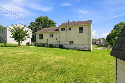 Exterior - 16104 E 32nd St, Independence, MO 64055 photo 3 of 4