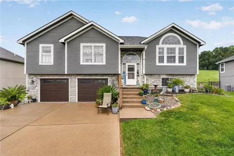 1206 Wildwood St, Leavenworth, KS 66048