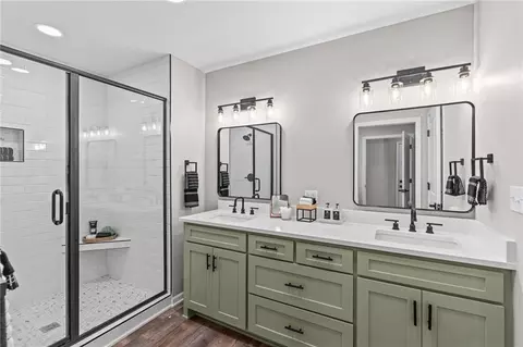 Bath - 115 E 3rd St, Lawson, MO 64062 photo 2 of 4