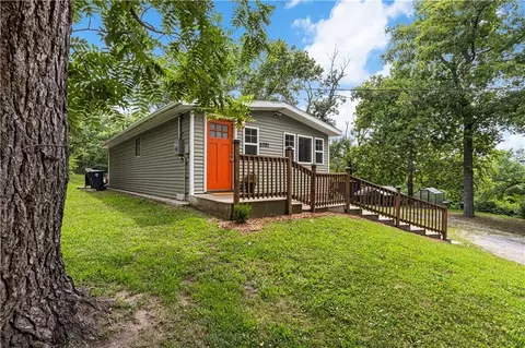 5701 E 56th St, Kansas City, MO 64130