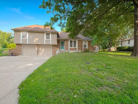Exterior - 406 Meadow Ln, Raymore, MO 64083 photo 10 of 11