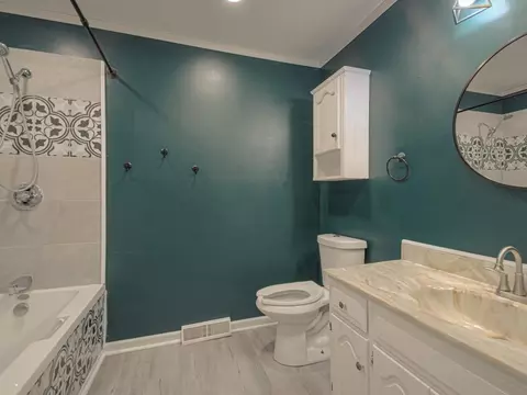 Bath - 406 Meadow Ln, Raymore, MO 64083 photo 2 of 3