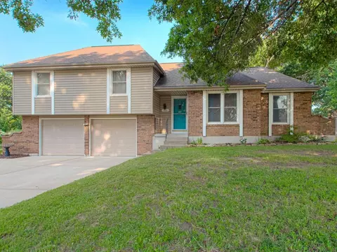 Exterior - 406 Meadow Ln, Raymore, MO 64083 photo 11 of 11
