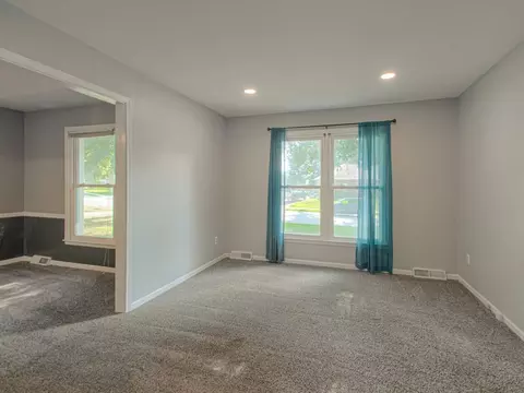 Living - 406 Meadow Ln, Raymore, MO 64083 photo 2 of 5