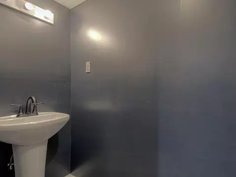 Bath - 406 Meadow Ln, Raymore, MO 64083 photo 3 of 3
